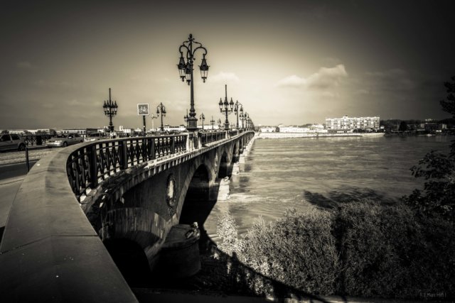 bordeaux noir et blanc