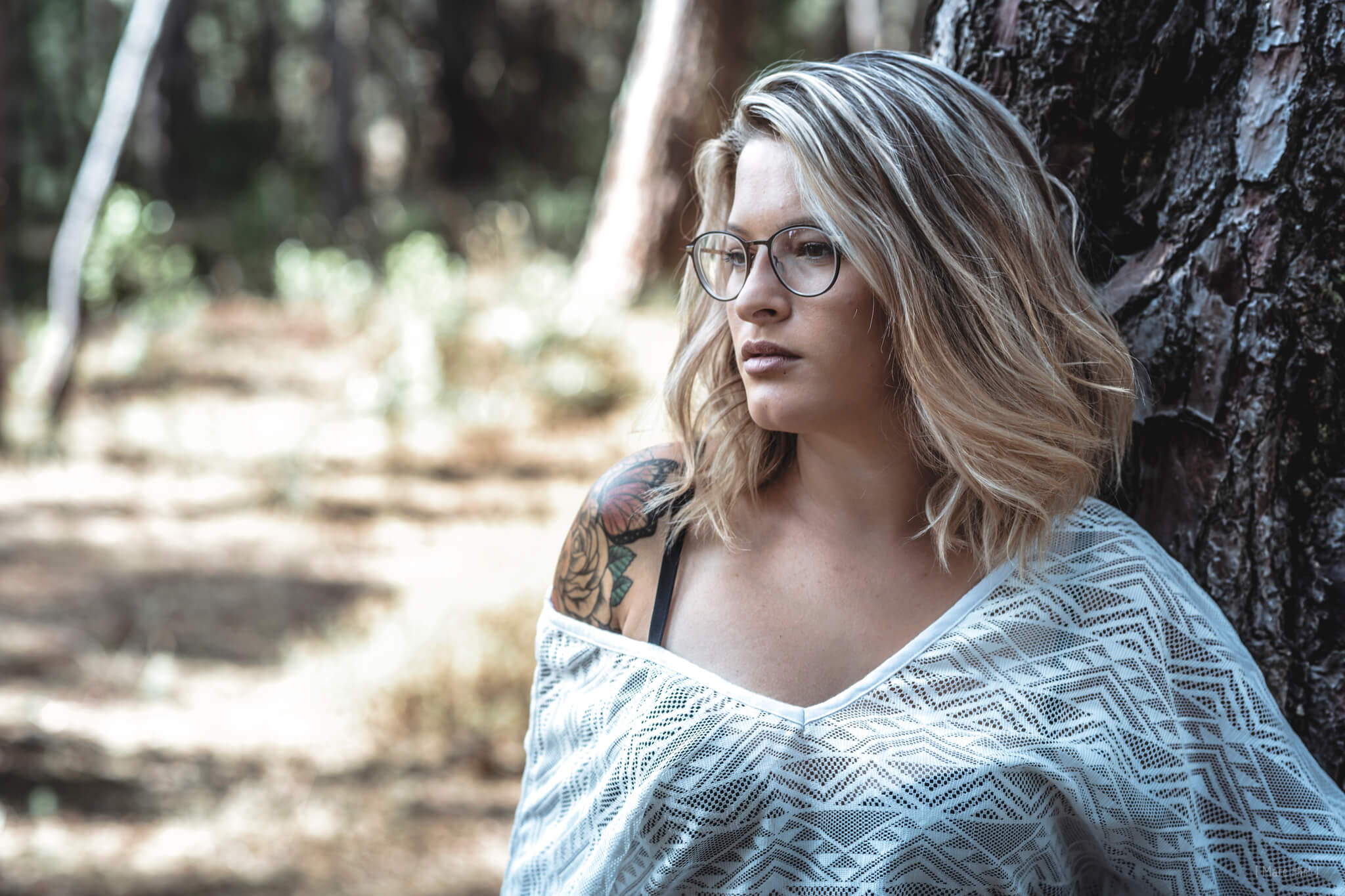 Shooting avec Lydie #lydiebarts #forest #photo #portraittalents #portrait #photography #woman #nikon #colors #face #model #portrait #face #beauty