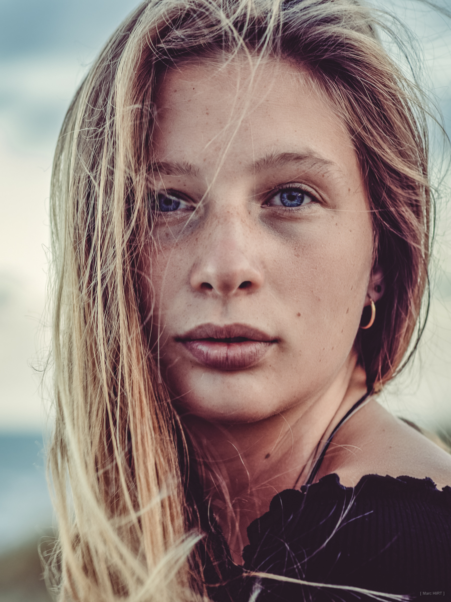 Shooting avec adèle, seventies, lumière naturelle, océan atlantique, montalivet ©Marc HIRT