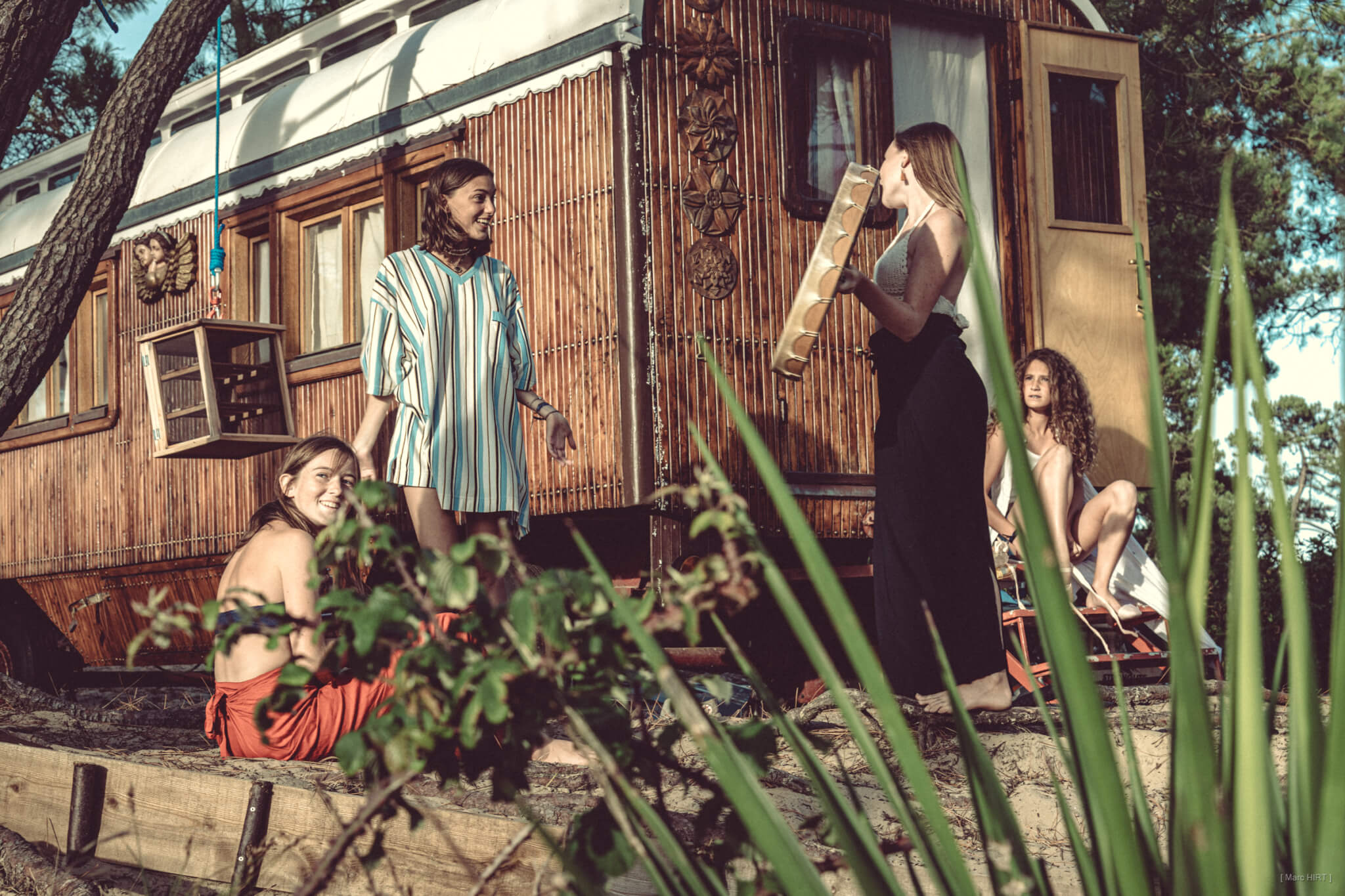 Série seventies avec salomé, marilou, bertille et emma , océan atlantique, montalivet ©Marc HIRT