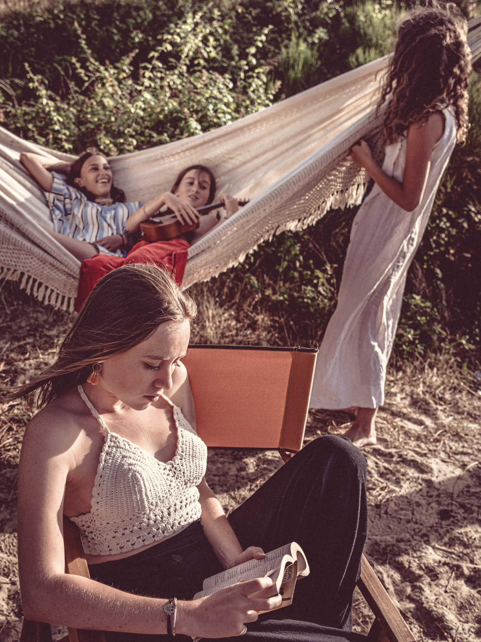 Série seventies avec salomé, marilou, bertille et emma , océan atlantique, montalivet ©Marc HIRT