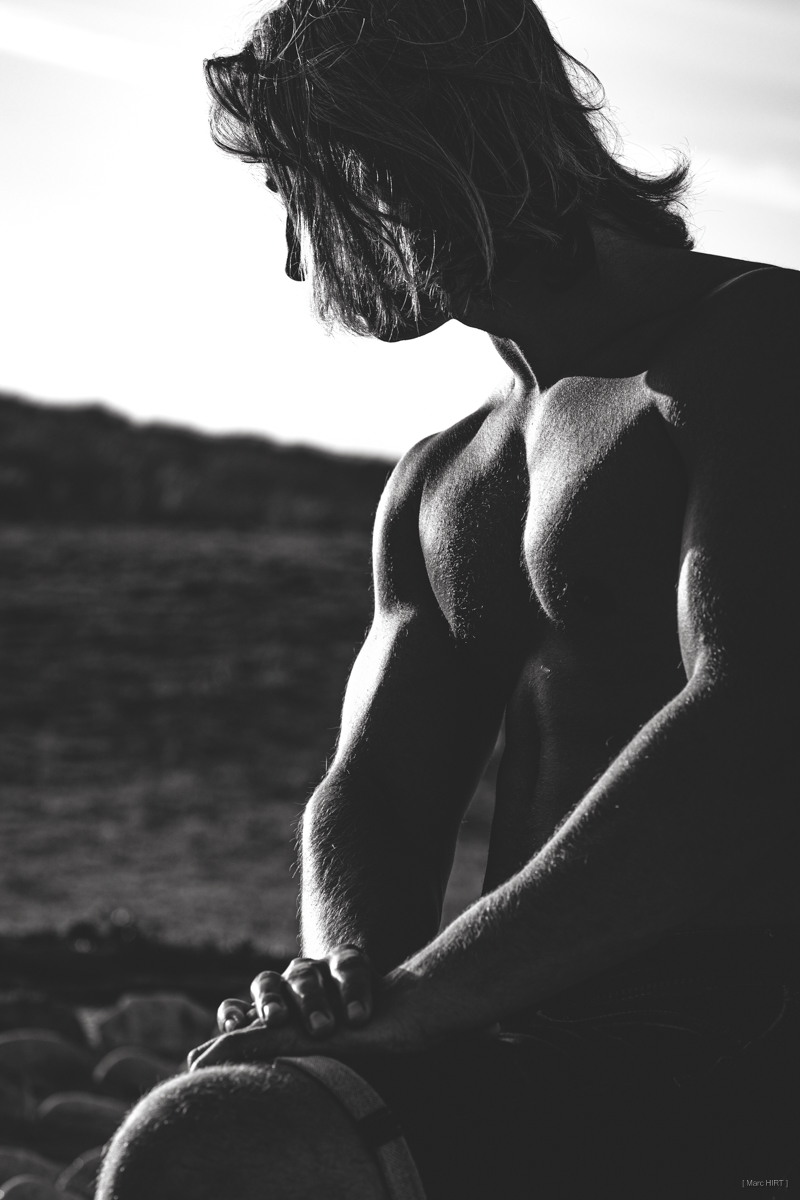 shooting avec ange noir et blanc, océan atlantique ©Marc HIRT