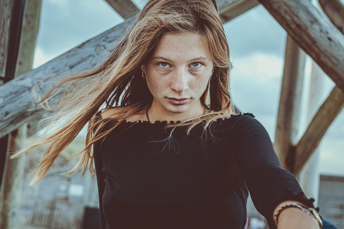 Shooting avec adèle, seventies, lumière naturelle, océan atlantique, montalivet ©Marc HIRT