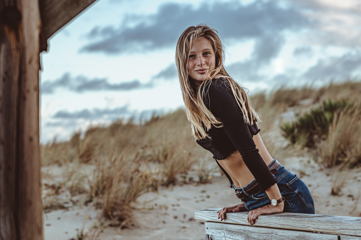 Shooting avec adèle, seventies, lumière naturelle, océan atlantique, montalivet ©Marc HIRT