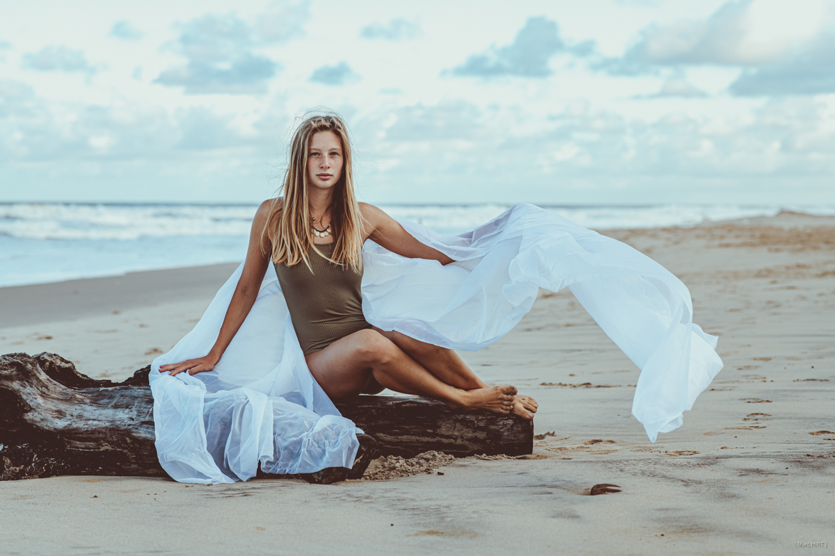 Shooting avec adèle, seventies, lumière naturelle, océan atlantique, montalivet ©Marc HIRT