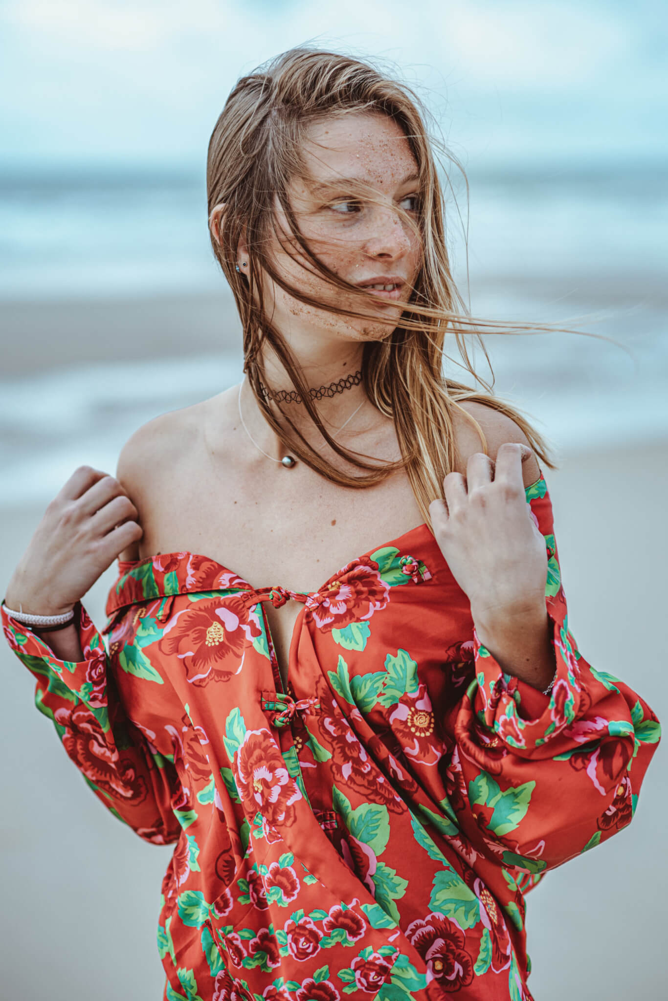 Shooting avec adèle, seventies, lumière naturelle, océan atlantique, montalivet ©Marc HIRT