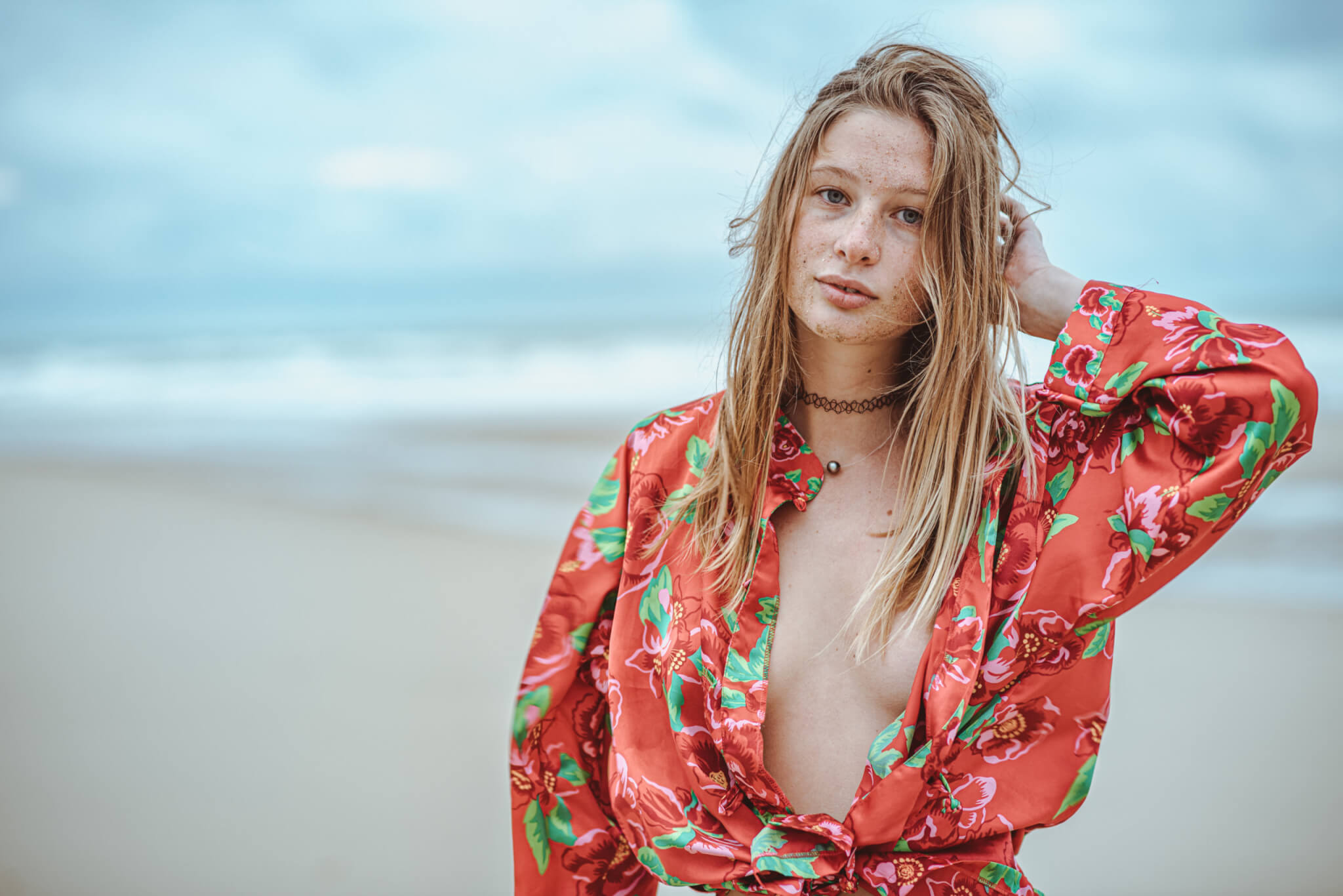Shooting avec adèle, seventies, lumière naturelle, océan atlantique, montalivet ©Marc HIRT
