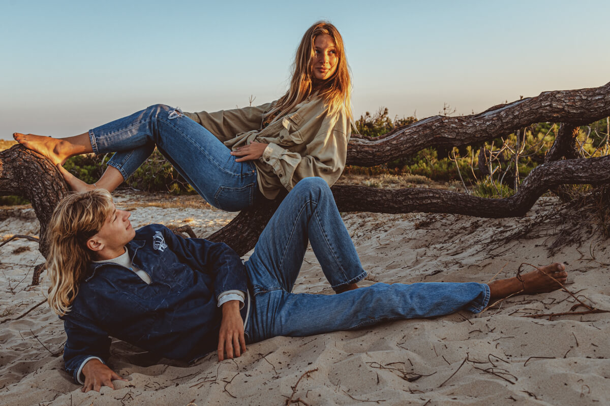 Shooting avec adèle et nils, seventies, lumière naturelle, océan atlantique, montalivet ©Marc HIRT
