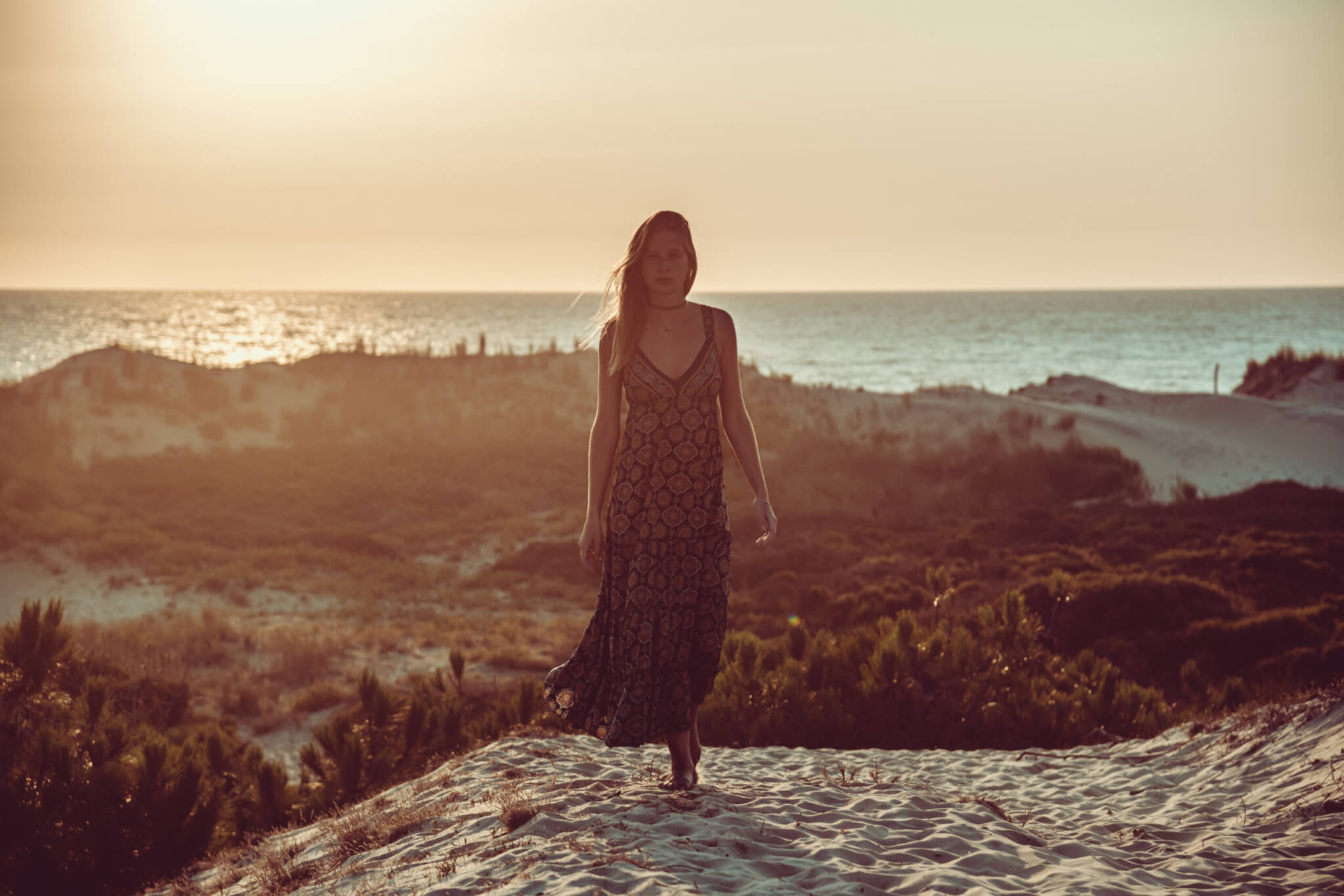 Shooting avec adèle, seventies, lumière naturelle, océan atlantique, montalivet ©Marc HIRT