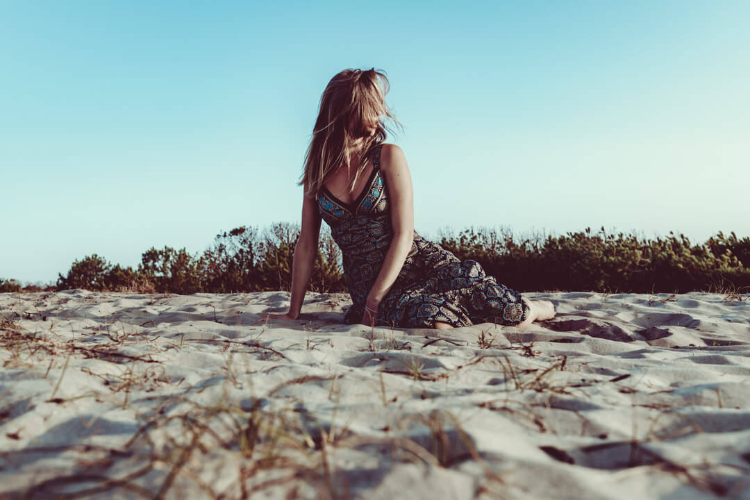 Shooting avec adèle, seventies, lumière naturelle, océan atlantique, montalivet - ©Marc HIRT