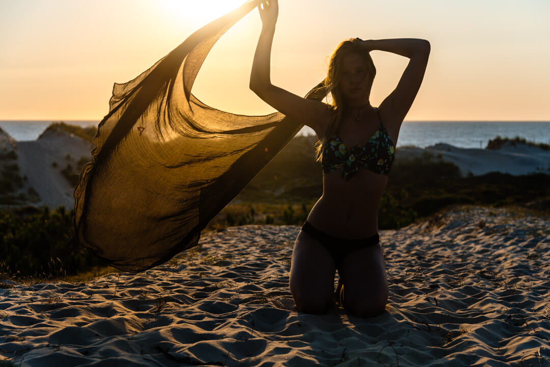 Shooting avec adèle, seventies, lumière naturelle, océan atlantique, montalivet ©Marc HIRT