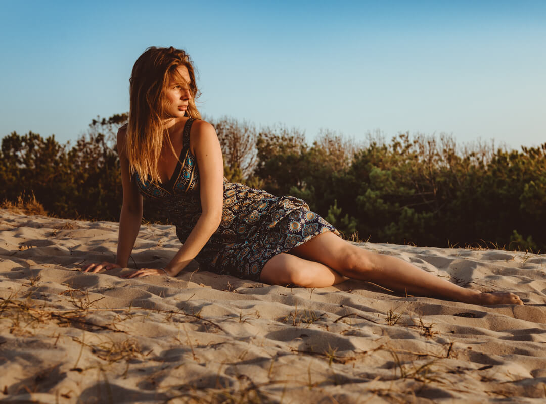 Shooting avec adèle, seventies, lumière naturelle, océan atlantique, montalivet ©Marc HIRT
