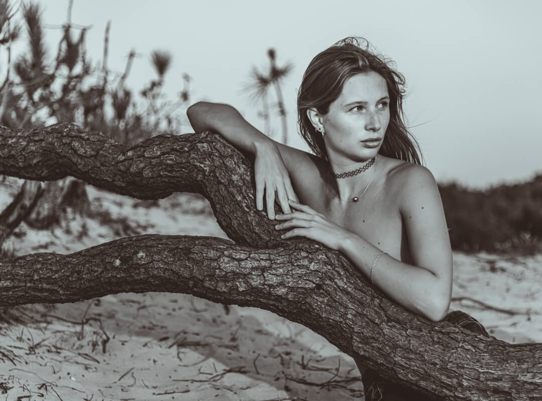 Shooting avec adèle, seventies, lumière naturelle, océan atlantique, montalivet ©Marc HIRT