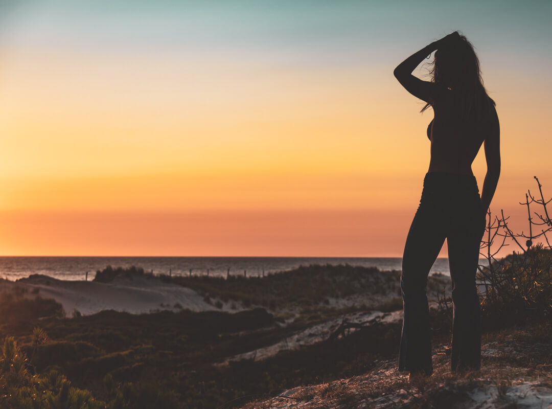 Shooting avec adèle, seventies, lumière naturelle, océan atlantique, montalivet©Marc HIRT